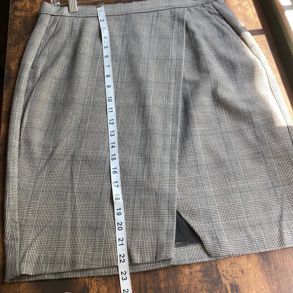 Banana Republic black plaid wrap pencil skirt - Picture 6 of 8